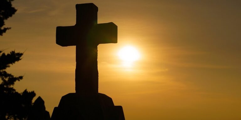 Refutación de cinco objeciones contra la existencia de Dios
