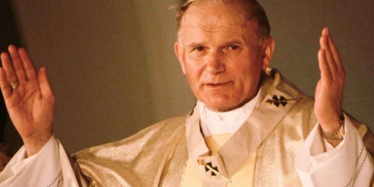 O Papa João Paulo II e a sua cadeira… satânica?