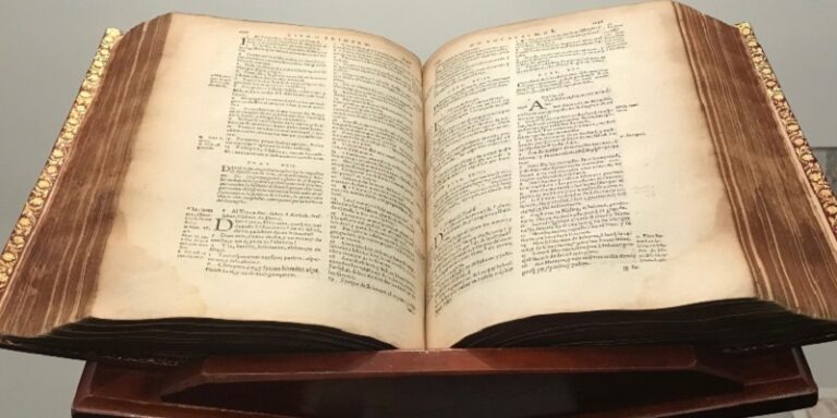 Le sobran libros ¿a la Biblia Católica?