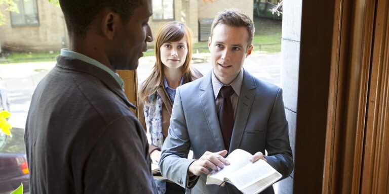 El asombroso credo de los Testigos de Jehová